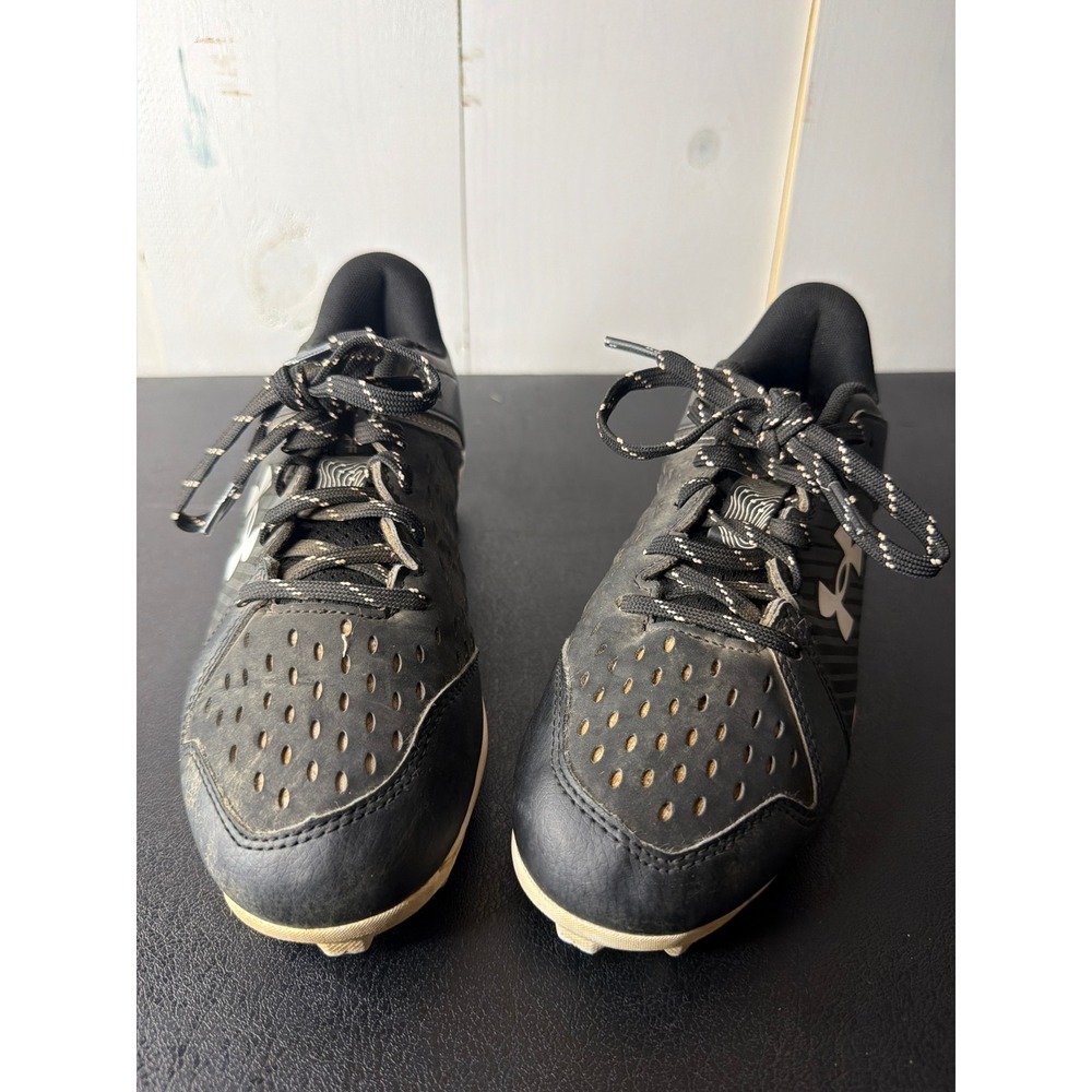 Under Armour Leadoff Mid RM Jr Baseball Cleats Black Youth 3.5Y 3025601